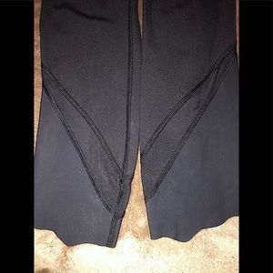 NWOT: Lululemon Wunder under Crop Scallop SZ:6 BLK